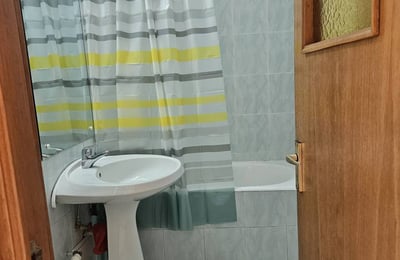 Alquiler de un cómodo piso de 3 habitaciones, 75 m², en la de Zona Stadion, Constanța, Rumanía